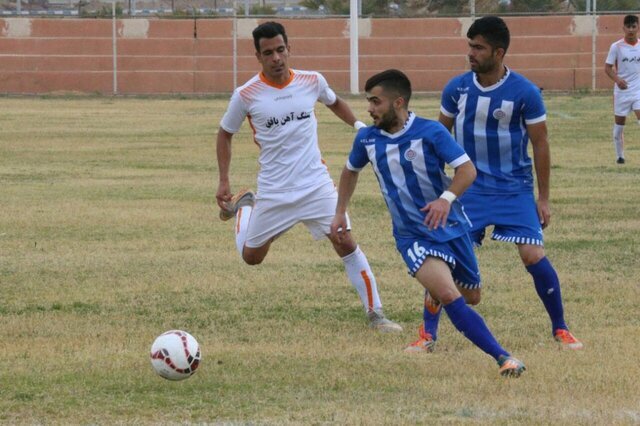 خطر سقوط در کمین نمایندگان دسته سومی فوتبال فارس خطر سقوط در کمین نمایندگان دسته سومی فوتبال فارس