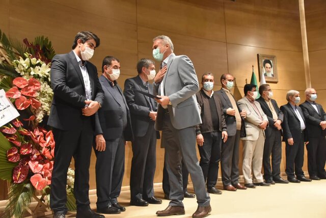 دستورالعملهای یک شبه تولیدکننده را به دلالی میکشد