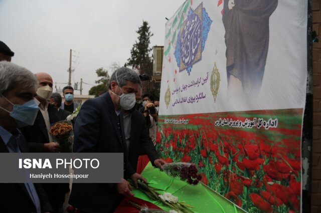 گلباران قبور شهدا در شیراز به مناسبت آغاز دهه فجر