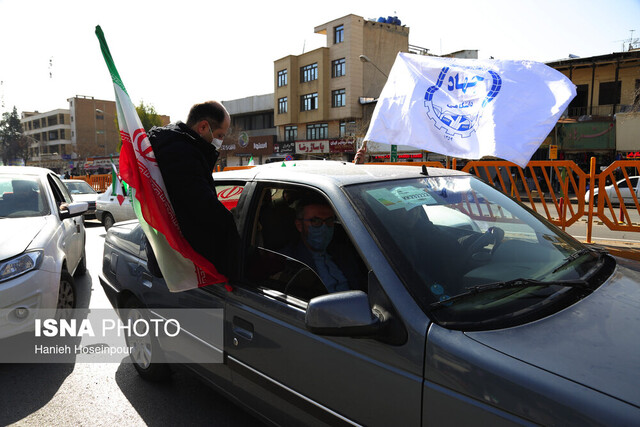 برگزاری رژه خودرویی و موتوری در شیراز/ همه آمدند