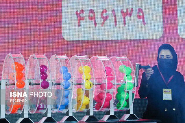 برگزاری دومین مرحله قرعهکشی خودروفرش زندیه در شیراز