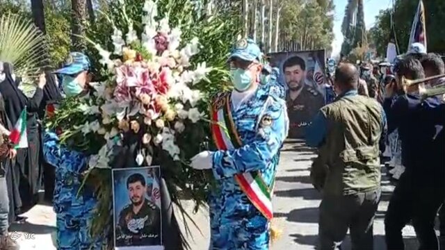 عکس دریافتی است. پیکر مطهر خلبان شهید فلاحی در شیراز تشییع شد