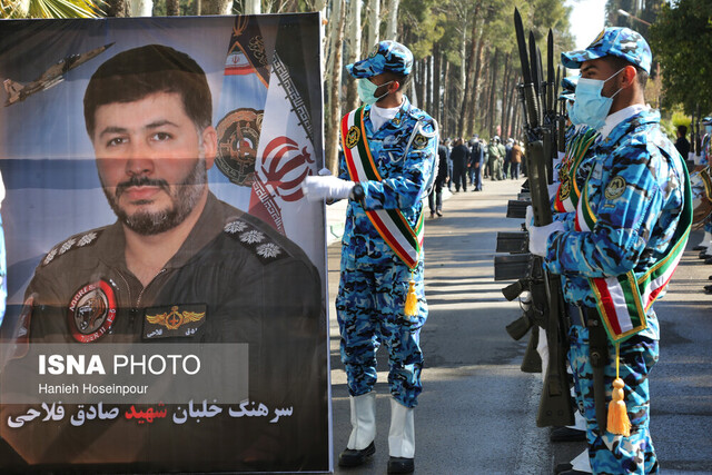 عکس دریافتی است. پیکر مطهر خلبان شهید فلاحی در شیراز تشییع شد