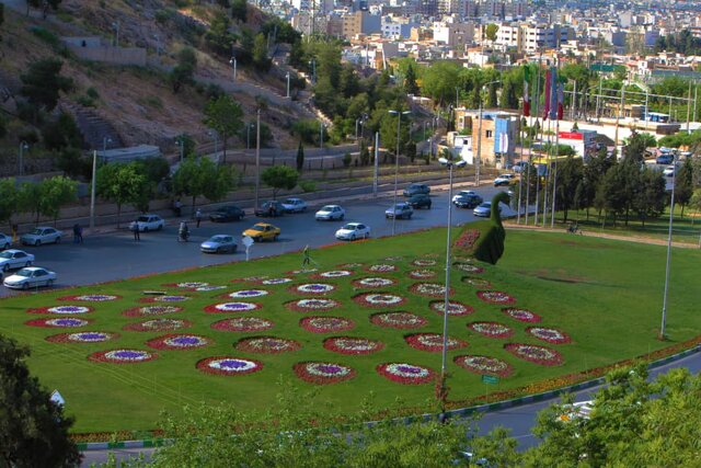 شیراز با گل و المان‌های سبز به استقبال نوروز می‌رود