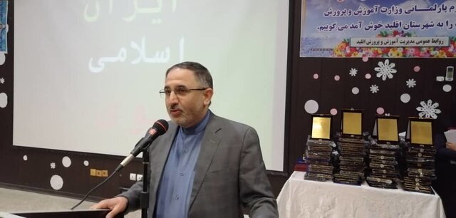 تقویت هویت ایرانی اسلامی دانش آموزان افزایش تعهد به دنبال دارد تقویت هویت ایرانی اسلامی دانش آموزان افزایش تعهد به دنبال دارد