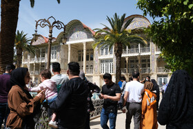 اولین روز از نوروز ۱۴۰۱ ، بازدید مسافران و گردشگران از مجموعه جهانی باغ گیاه شناسی ارم - شیراز