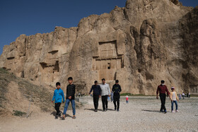 مسافران نوروزی - نقش رستم 6