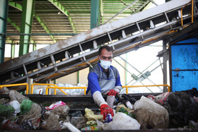کارگران سایت تفکیک پسماند تر و خشک دفن «زباله» برمشور - شیراز