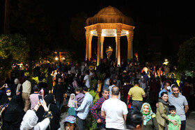 بازدید گردشگران از اماکن تاریخی فرهنگی شیراز در اردیبهشت ۱۴۰۱ - آرامگاه حافظیه