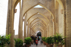 بازدید گردشگران از اماکن تاریخی فرهنگی شیراز در اردیبهشت ۱۴۰۱ - بازار وکیل