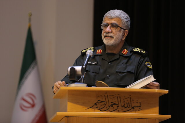 دشمن به دنبال ناامید کردن جامعه است