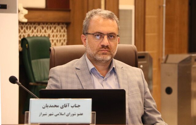 تغییر لباس فرم شهرداری شیراز/کت و شلوار لباس کار نیست