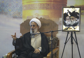 مکتب شیعه اهل تکلیف بار می‌آورد