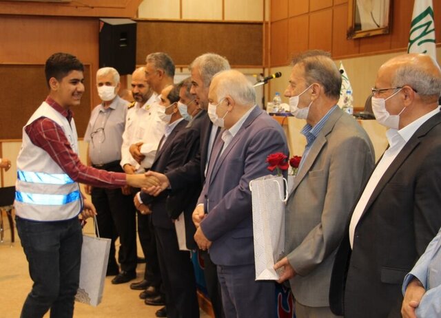 قدردانی از همیاران مهربان ترافیک در شیراز