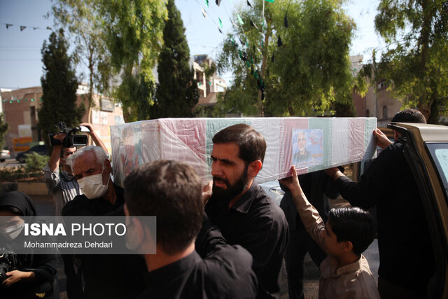 تجدید میثاق عشایر فارس با شهدا در تشییع پیکر شهید اسکندری تجدید میثاق عشایر فارس با شهدا در تشییع پیکر شهید اسکندری