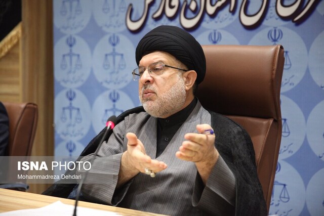 همزمان با دهه فجر ۱۲۷۶ زندانی در فارس به مرخصی میروند همزمان با دهه فجر ۱۲۷۶ زندانی در فارس به مرخصی میروند