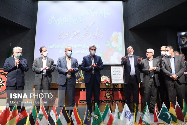 کشور در تولید مواد اولیه دارو نیازمند جهش است