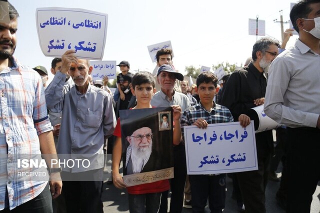 راهپیمایی نمازگزاران شیرازی در محکومیت اغتشاشات و حمایت از پلیس