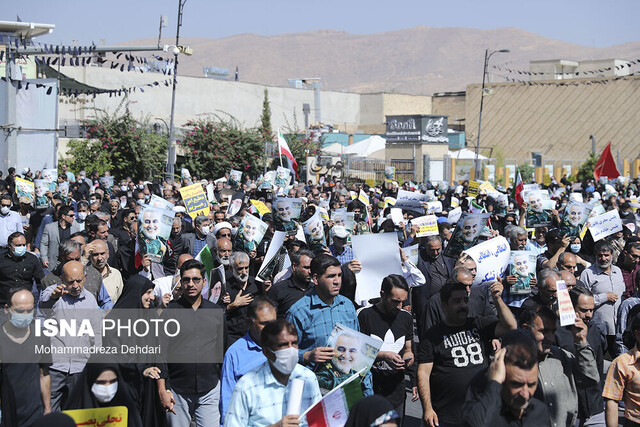 عکس آرشیوی است. برپایی عزاداری و تشییع شهدا و راهپیمایی "امت رسولالله" در شیراز