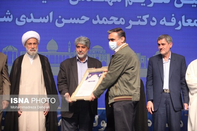 شهردار جدید شیراز رسما شروع به کار کرد