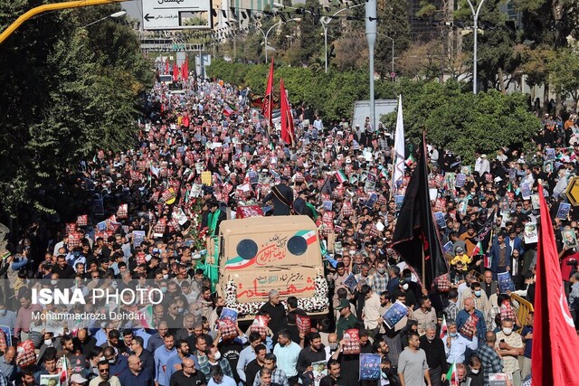گزارش ایسنا از تشییع پیکر شهدای حمله تروریستی به حرم شاهچراغ(ع) در شیراز