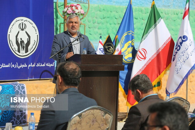 توزیع بستههای فرهنگی بین دانشآموزان تحت حمایت کمیته امداد فارس