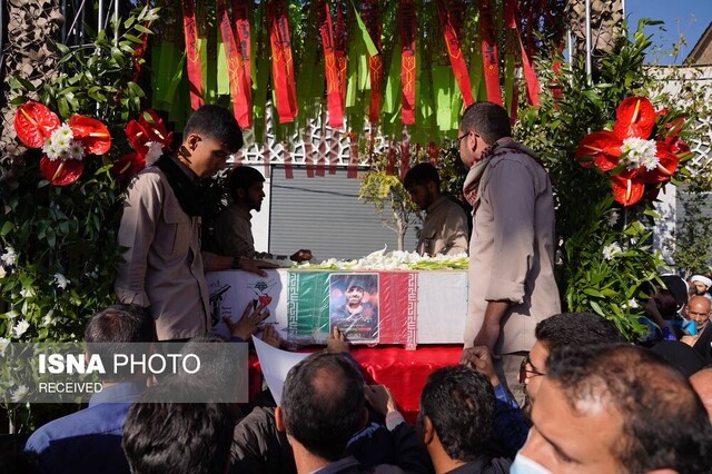 پیکر شهید مدافع حرم در شیراز تشییع شد پیکر شهید مدافع حرم در شیراز تشییع شد