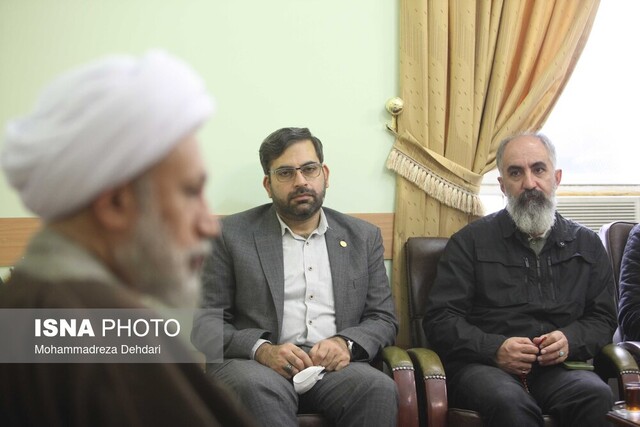 رسانهها مطالب را هنرمندانه به افکار عمومی منتقل کنند