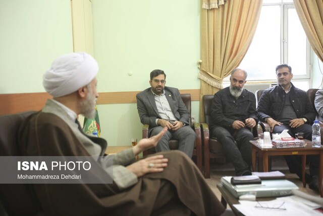 رسانهها مطالب را هنرمندانه به افکار عمومی منتقل کنند رسانهها مطالب را هنرمندانه به افکار عمومی منتقل کنند