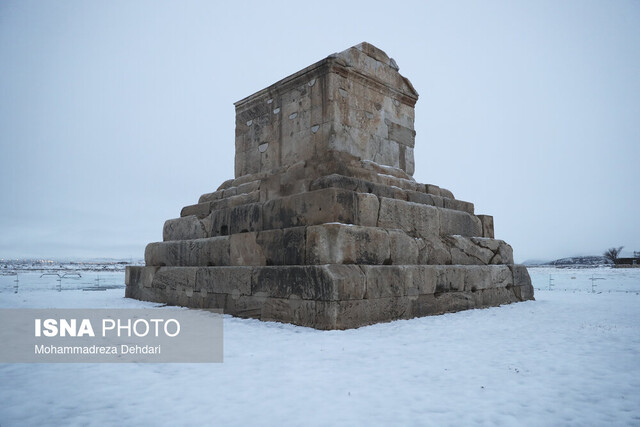 بارش برف در مجموعه پاسارگاد