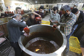 آماده سازی نهایی ۲۵ تن سمنو در  پُخت بزگترین سمنوی کشور در شیراز