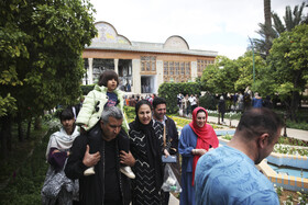 مسافران و گردشگران نوروزی در نارنجستان قوام - شیراز