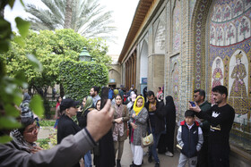 مسافران و گردشگران نوروزی در نارنجستان قوام - شیراز