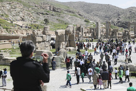 مسافران و گردشگران در مجموعه جهانی تخت جمشید - نوروز ۱۴۰۲