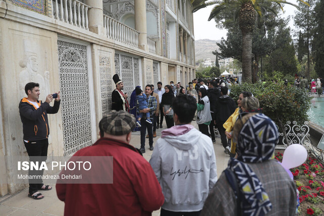 بازدید گردشگران از باغ ارم شیراز بازدید ۹۲۰ هزار گردشگر از اماکن تاریخی فرهنگی فارس