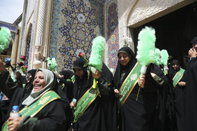 شادپیمایی خدام و زنان در روز ولادت حضرت معصومه (س) -شیراز