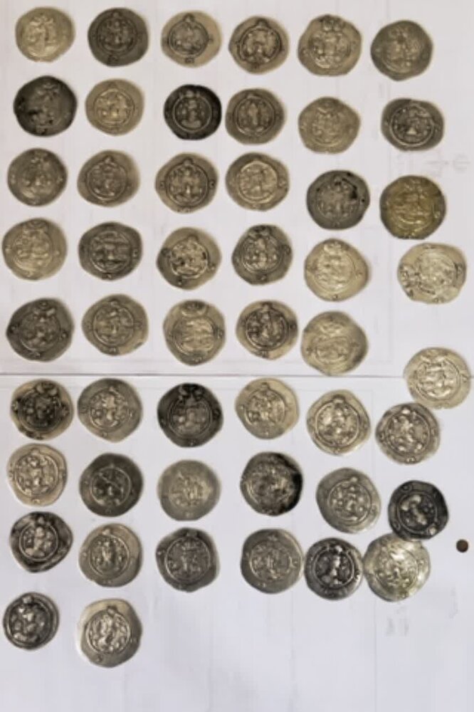 کشف ۵۰ سکه باستانی از طرفین یک پرونده حقوقی در ممسنی