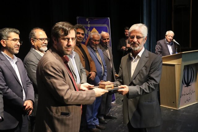 جوانیاش را داد تا "خوشنویسی" احیا شود