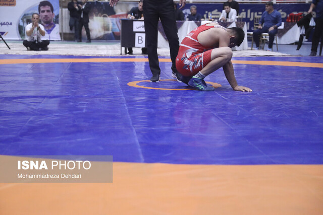 عکس تزئینی است. اتفاق باورنکردنی در اهواز/ مسابقات کشتی بدون داور و پزشک تا یک بامداد!