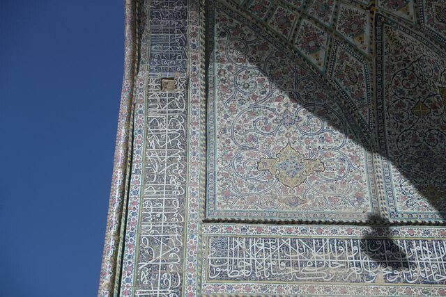 کاشیهای جدا شده مسجد وکیل ۱۰ روز آینده نصب میشوند / پذیرای هشدار در خصوص اماکن تاریخی هستیم