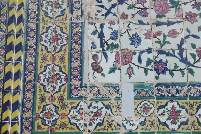 کاشیهای جدا شده مسجد وکیل ۱۰ روز آینده نصب میشوند / پذیرای هشدار در خصوص اماکن تاریخی هستیم