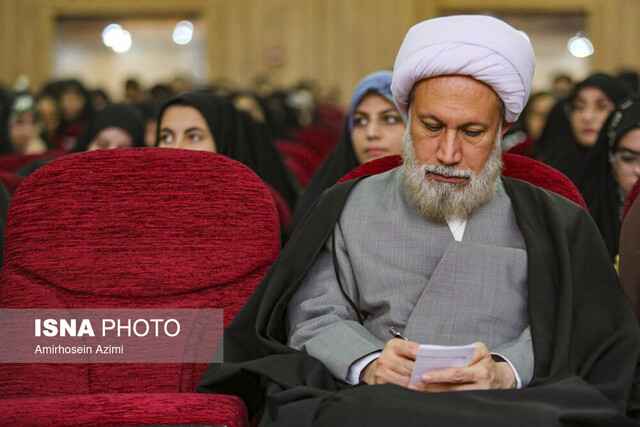 امام جمعه باید از نمایندگان مطالبهگری کند/ دانشجو باید مطالبهگر و صبور باشد