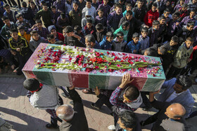 میزبانی دانش آموزان شیرازی از شهدای گمنام