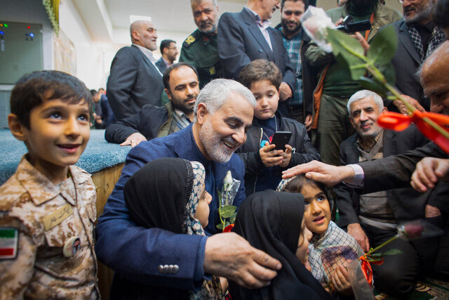 "حاج قاسم" روحیه مقاومت را به منطقه تزریق کرد / مکتب سلیمانی باید در دانشگاه تدریس شود