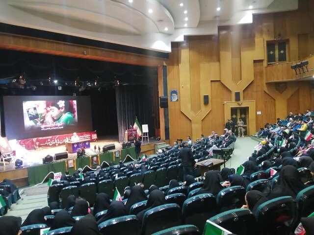 اخلاق شهید سلیمانی همگان را جذب میکرد/ باید پایگاه مردمی نظام را به رخ دنیا بکشیم