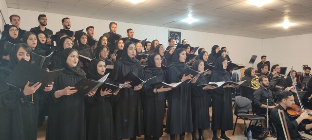 ارکستر سمفونیک فارس در تالار حافظ اجرا میکند