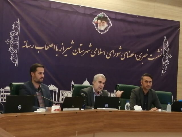 روستاهای نزدیک شیراز مظلوم واقع شدهاند/ از باغشهریها عوارض گرفته شود