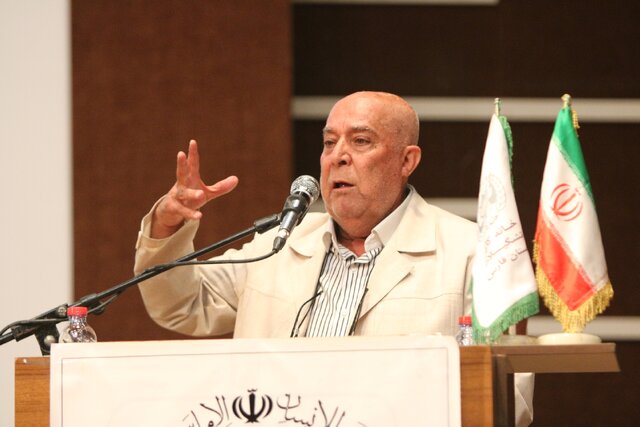 چرا قانون افزایش سالانه حقوق بازنشستگان اجرا نمیشود؟ / افزایش دستمزد کارگران در حال پیگیری است