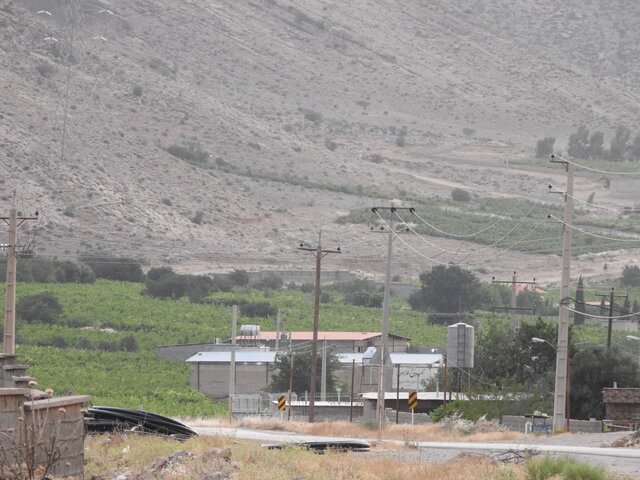 از معادن موجود در روستاها خدمات و عوارضی عاید روستاییان نمیشود