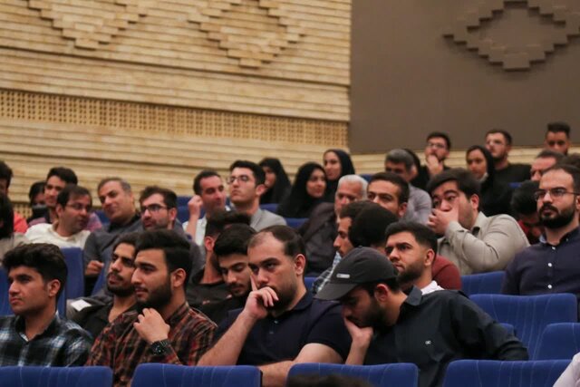 شفافیت حق مردم است/ ما وامدار هیچ شخص یا گروهی نیستیم